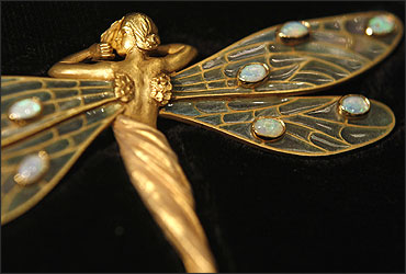 An art nouveau Spanish brooch from the 1910's, made from 18-carat gold and set with opals.