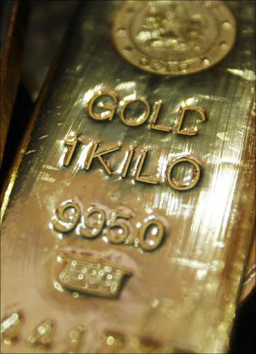 Gold on fire; zooms to record high of Rs 28,150
