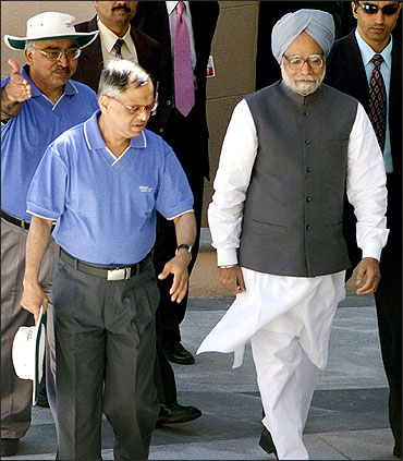 N R Narayana Murthy with Prime Minister Manmohan Singh.