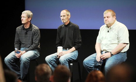 Apple CEO Tim Cook, former CEO Steve Jobs and senior VP, Mac Hardware Engineering Robert Mansfield.