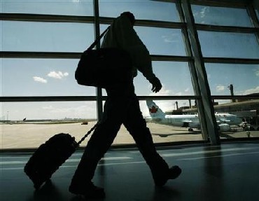 Airlines hit by rising fuel price, lower fares