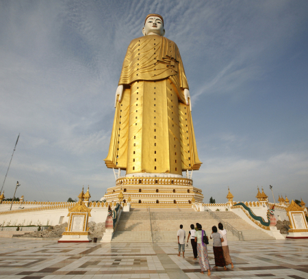 The giant standing Buddha in Monywa, about 136 km northwest of Mandalay.