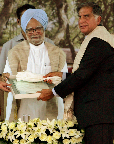 Prime Minister Manmohan Singh presents Ratan Tata with an honorary degree in Mumbai