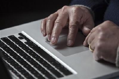 Cyber criminals eye year-end online shoppers