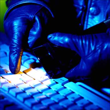 Cyber criminals eye year-end online shoppers