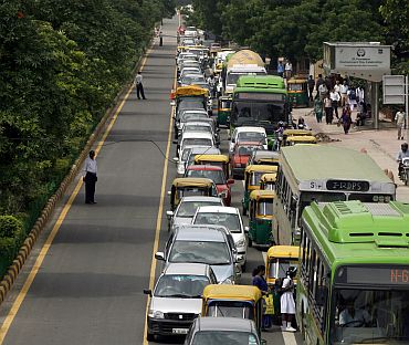 Delhi bucks national trend, consumes less petrol
