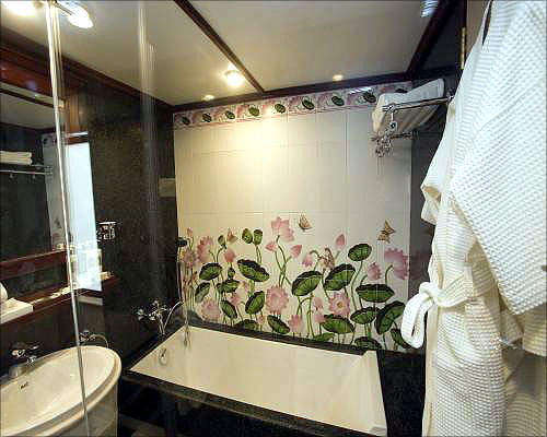 A bathroom in the presidential suite.