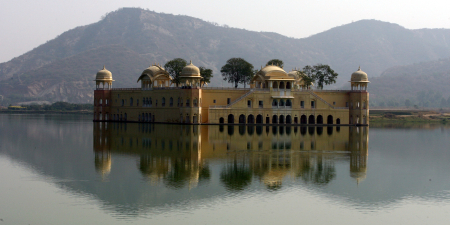 A view of the Jal Mahal in Jaipur.