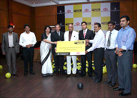 Muthoot launches Western Union money transfer.
