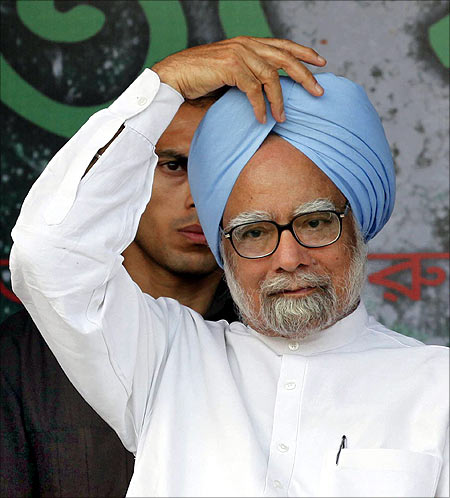 Prime Minister Manmohan Singh adjusts his turban during an election campaign rally.