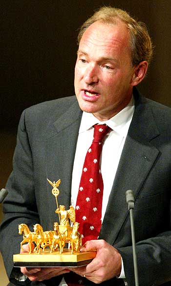 Timothy Berners-Lee holds the Quadriga prize.