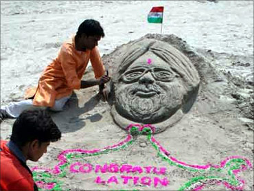 A sand sculpture of Manmohan Singh.