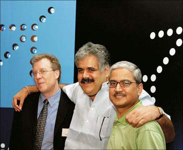 Indigo's promoter Rahul Bhatia(centre)and Rakesh Gangwal(right) with the airline's first CEO Bruce Ashby.