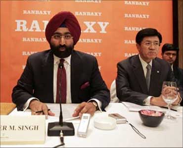 Malvinder Singh (left), ex-CEO of Ranbaxy, and Takashi Shoda, president and CEO of Daiichi Sankyo.