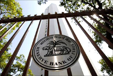 RBI is fighting inflation alone