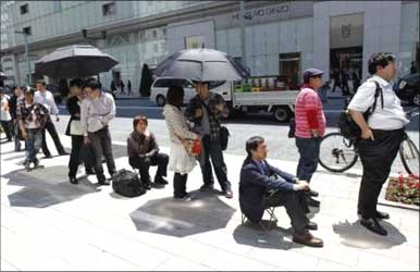 Apple fans standing in queue to buy the iPad in Tokyo.