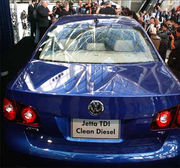 Photographers crowd around a Volkswagen 2009 Jetta TDI.