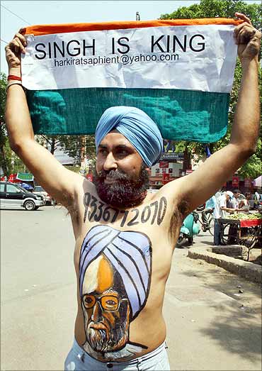 A supporter of the Congress party has Prime Minister Manmohan Singh's face painted.