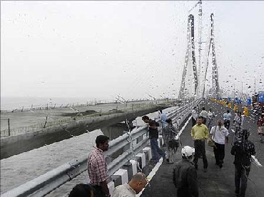 R-Infra to pay Rs 10-lakh fine daily over sea link pact