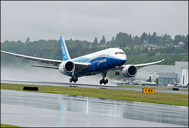 Boeing 787 Dreamliner ready for touchdown.