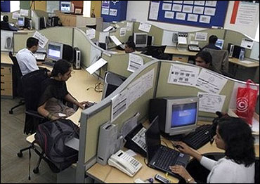 Mid-sized IT firms go for experienced hires