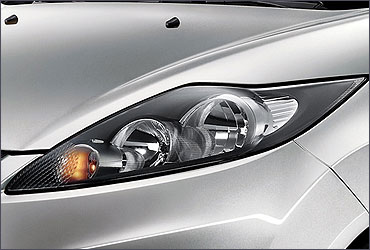 Stylish headlights that make your senses come alive with anticipation.