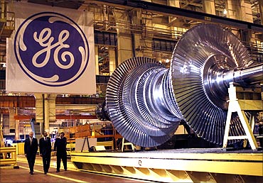 President Barack Obama (C) passes a turbine as he tours General Electric's birthplace in Schenectady