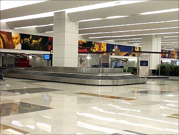 Delhi airport to become global air traffic hub