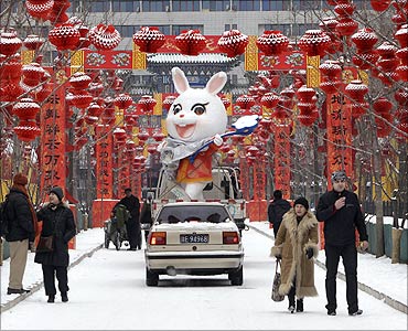 A rabbit sculpture is carried away from the Ditan temple fair after a snowfall in Beijing.