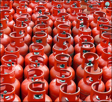 Panel says stop selling subsidised LPG cylinder to the rich.