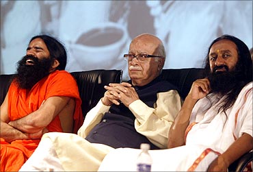 (L to R): Baba Ramdev, L K Advani, Sri Sri Ravishanker.