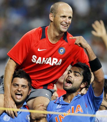 Gary Kirsten being carried by the players on their shoulders.