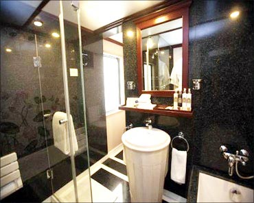 A bathroom in the Maharaja Express.