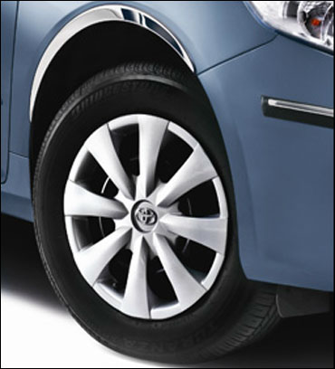 Stylish wheel arch moulding enhances the exterior appeal.