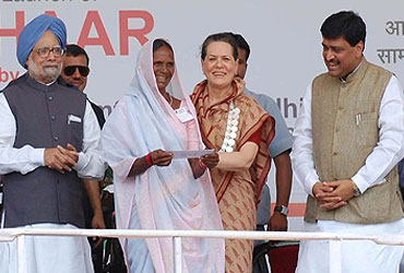 Aadhar launched at Tembhali, Maharashtra.