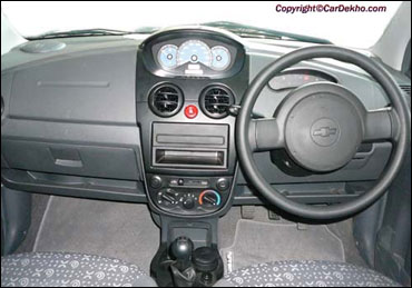 The dashboard of Chevrolet Spark.