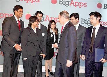 Team meets Mayor Bloomberg at the NYC Big Apps Awards.