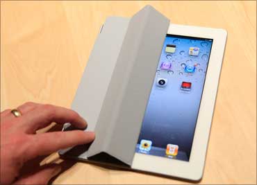 The iPad2 with a Smart Cover is shown in the demonstration area.