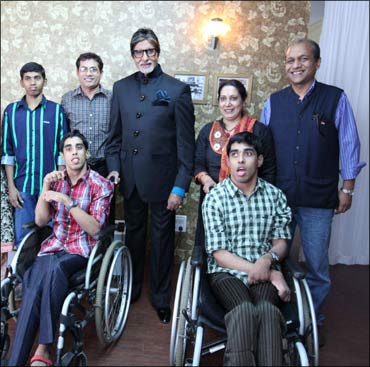Sundar Ram and Sri Ram, with their parents Ramesh and Radha, and Bollywood superstar Amitabh Bachchan and quiz master Siddharth Basu.