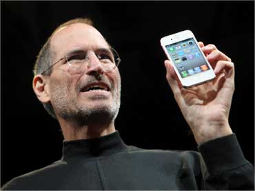 Jobs poses with iPhone 4 on June 7, 2010.