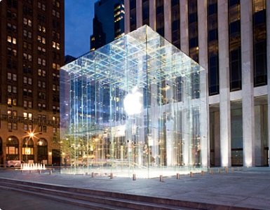 Apple store on Fifth Avenue, New York.