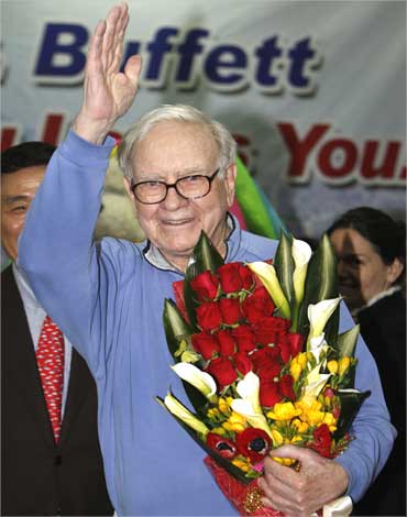 Buffett waves upon his arrival at Daegu's airport, southeast of Seoul.