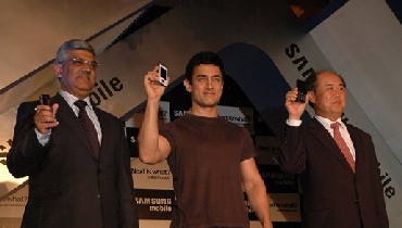 Sanmsung signed on Aamir Khan to endorse their mobile phones