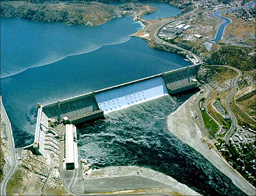 Aerial view of the Grand Coulee dam.