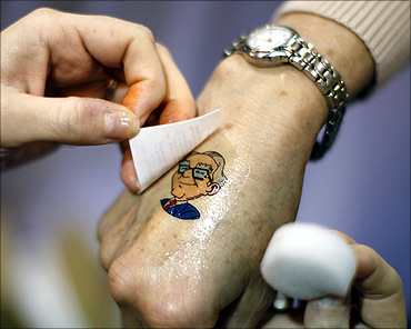 A Berkshire Hathaway shareholder has a temporary tattoo of BH Chairman Buffett applied to her hand.