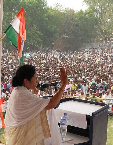 Mamata addressing a rally.