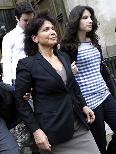 Wife of Dominique Strauss-Kahn leaves New York Court with daughter.
