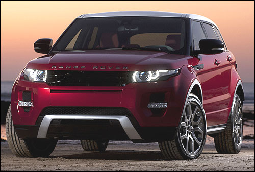 Range Rover Evoque: Dynamic in Firenze Red with contrast roof in Fuji White.