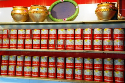 Canned rasogollas.