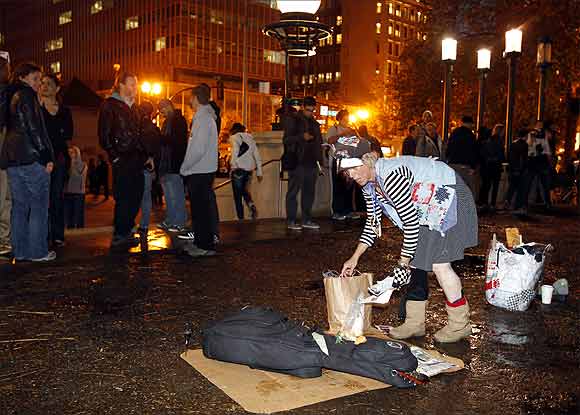 Cops evict Occupy Wall St protestors in midnight raid